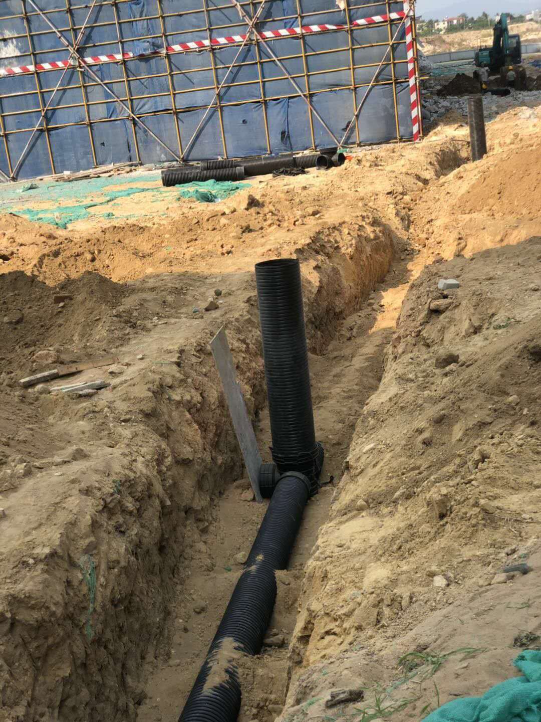 三亚人大附中雨污水管网施工现场